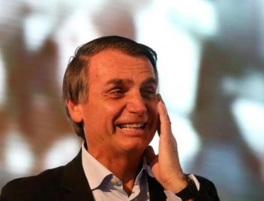 Ο Ζ.Μπολσονάρου δίνει «υποσχέσεις» για άδεια οπλοφορίας σε όσους έχουν λευκό ποινικό μητρώο